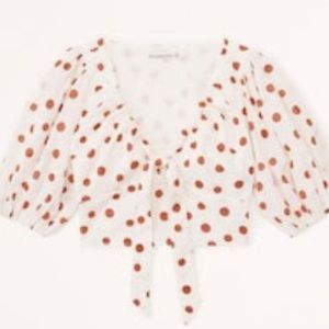 Abercrombie Women's Tie-Front Puff Sleeve Top Spotted Brown and White, Small